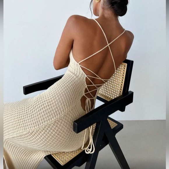Elegant Cream Knit Backless Dress - Picture 4 of 7
